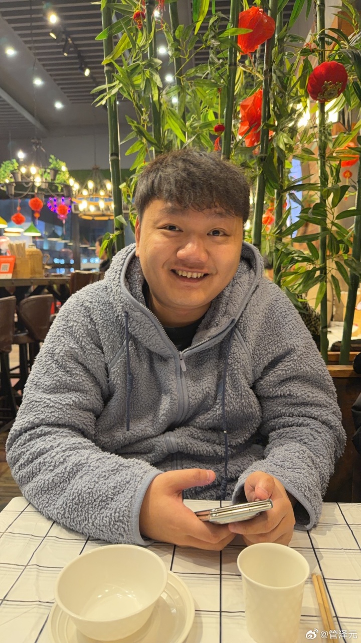 【QY球友会】管泽元分享照片：与Yagao聚餐吃夜宵，Yagao胖了不少