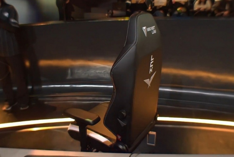 【QY球友会】人有三急😂GENvsBFX比赛暂停：Diable和VicLa上厕所