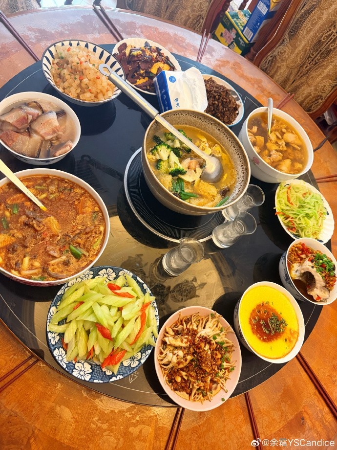 【QY球友会】余霜分享美食照片：过年真的吃太好😭萍乡菜yyds！！