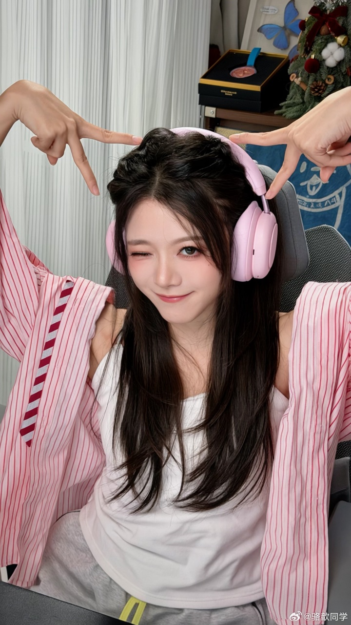 【QY球友会】等你下播❤️骆歆更博晒照：你耳机听什么 能不能告诉我～