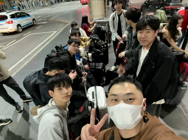 【QY球友会】JDG辅助Vampire更新动态：抵达巴西了 比赛加油兄弟们