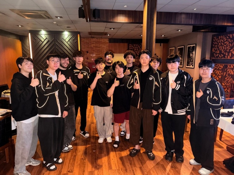 【QY球友会】LOUD分享照片：和GEN选手们一起聚餐