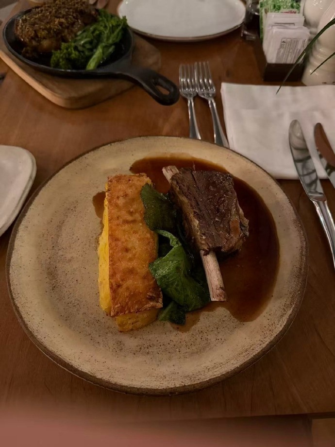 【QY球友会】JDG工作人员晒照：落地美食大赏😋 猜猜都是谁吃的