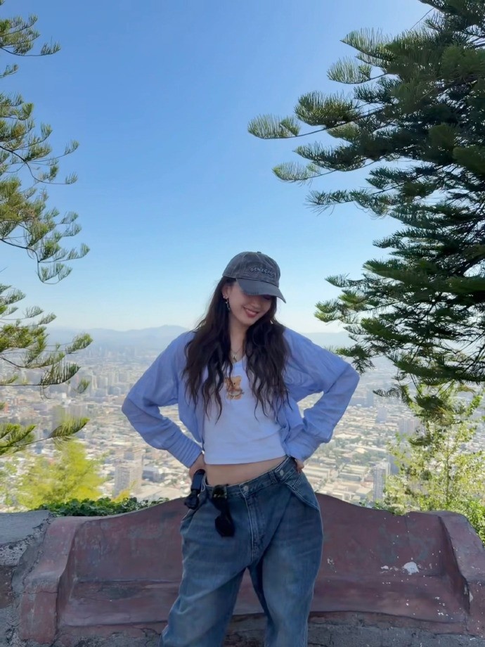 【QY球友会】主持唯嘉晒照：在圣母山被日光拥吻，王姐晒成棕色版