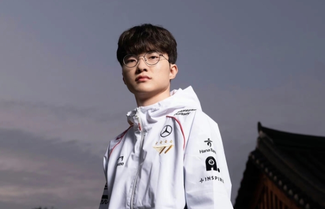 【QY球友会】LOL联赛低迷的原因是不是因为：左右手统治了联赛，Faker统治了世界赛？