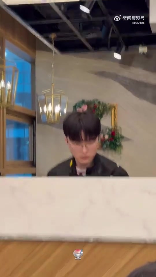 【QY球友会】爱海底捞人设不倒！粉丝在海底捞偶遇Faker、Peyz和Untara