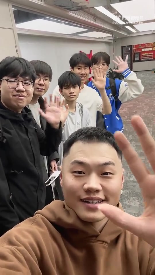 【QY球友会】JDG发布选手动态：大部队已tp到圣保罗！