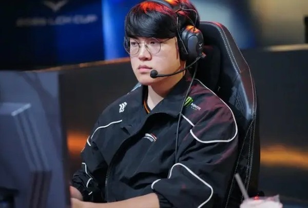 【QY球友会】Gumayusi剖析一亚三冠心路历程:还有四连冠的机会