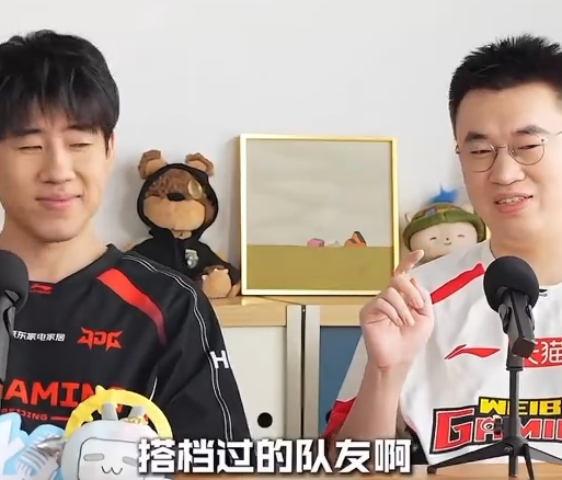 【QY球友会】暗示谁呢？xiaohu：我搭档过的队友很多玩卡莎的 和他们都说别飞 下一秒就飞了