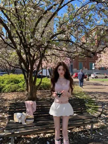 【QY球友会】王思聪前女友懒懒晒照：少女腰身 ​​​