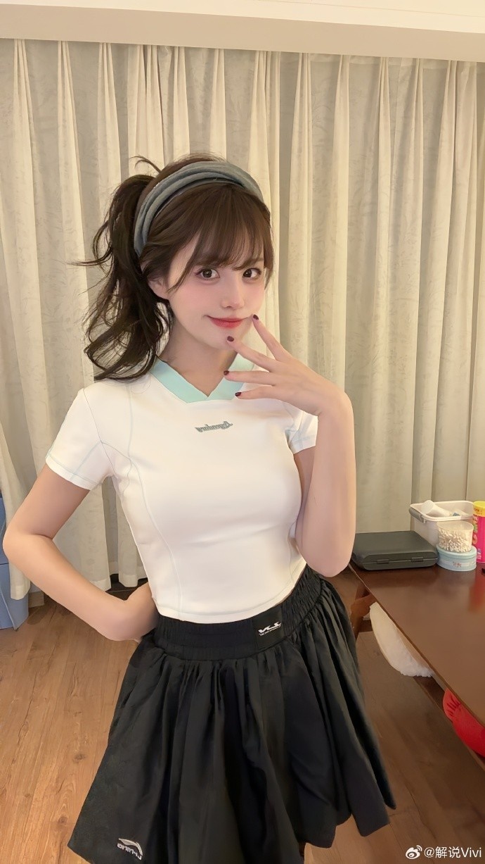 【QY球友会】无畏契约主持ViVi晒照:我的夏日ootd中最喜欢的一套