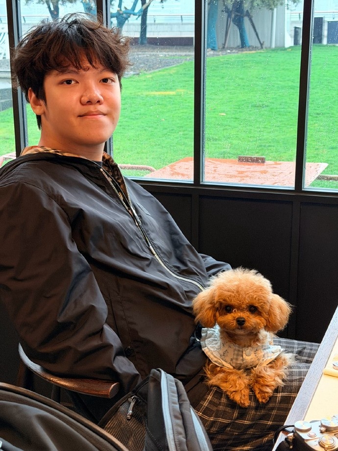 【QY球友会】Angel分享生活照片:难得休息一天,可惜下雨安安不能去草坪上玩