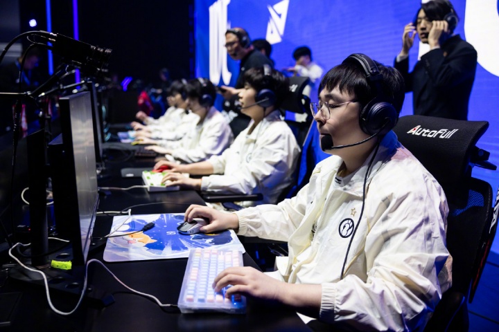 【QY球友会】iG苦吞第二赛段首败，目前LPL登峰组仅BLG保持全胜战绩