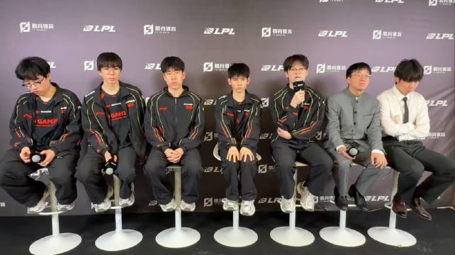 【QY球友会】Vampire：赛前也想到他们是主打下路的队伍 我们自己下路发挥的不好吧