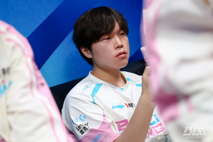【QY球友会】被对位差距！Bin两局比赛0击杀 屡屡阵亡战绩合计0-12-6！