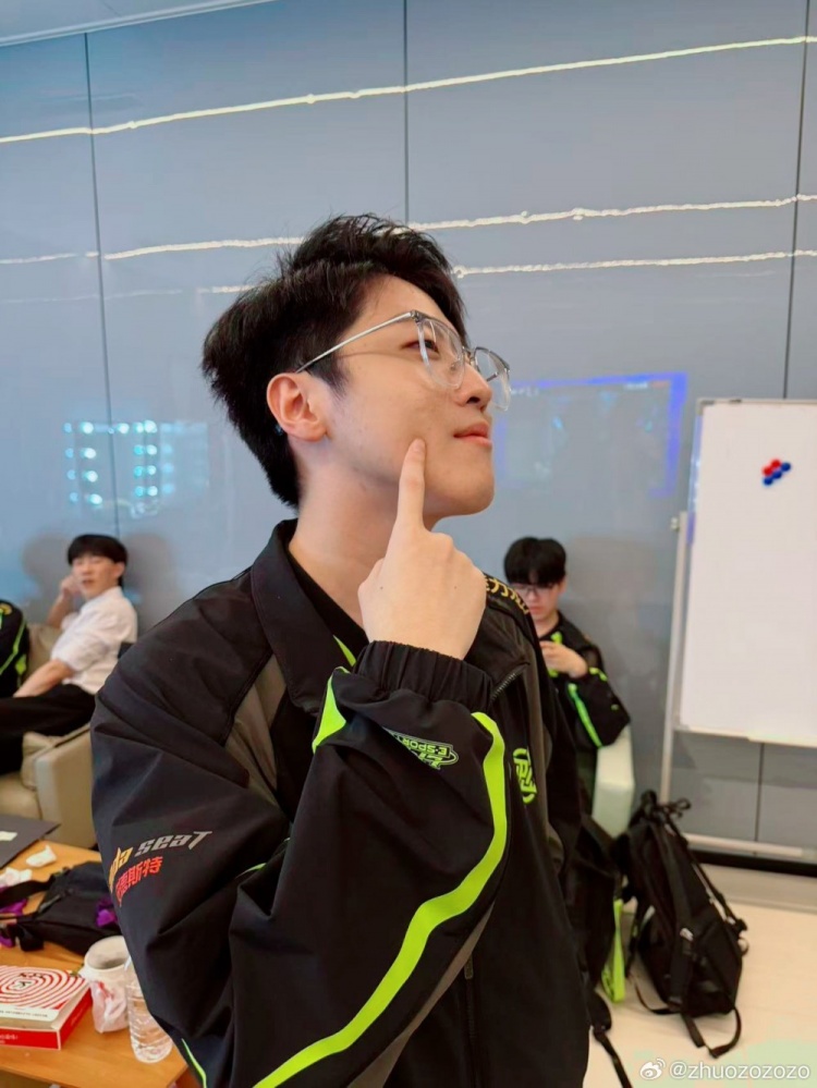 【QY球友会】深圳队长👍Zhuo赛后更新动态：lpl最厚脸皮顶穿鞋底