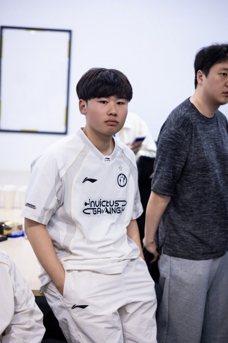 【QY球友会】一天之内风云突变？Wei两局低迷带崩队友 4-14-7远远不及昨日表现