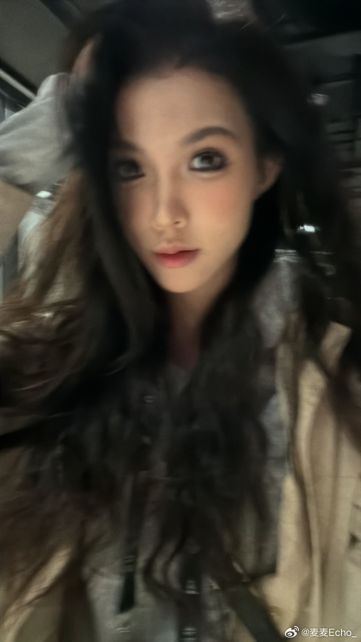 【QY球友会】无畏契约女主持人麦麦晒照：今天在外场当了回暮蝶~