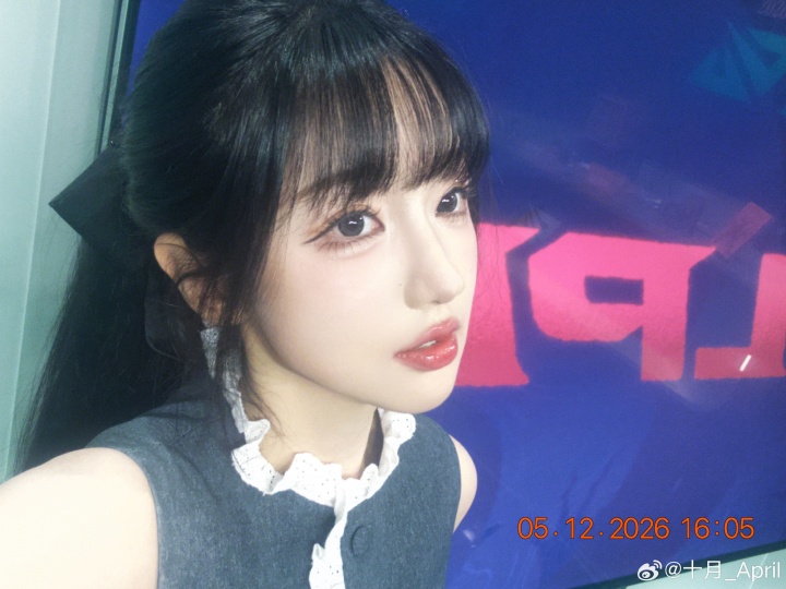 【QY球友会】互动女主持人十月晒照：“弹幕说穿得像个羽毛球是什么意思~”