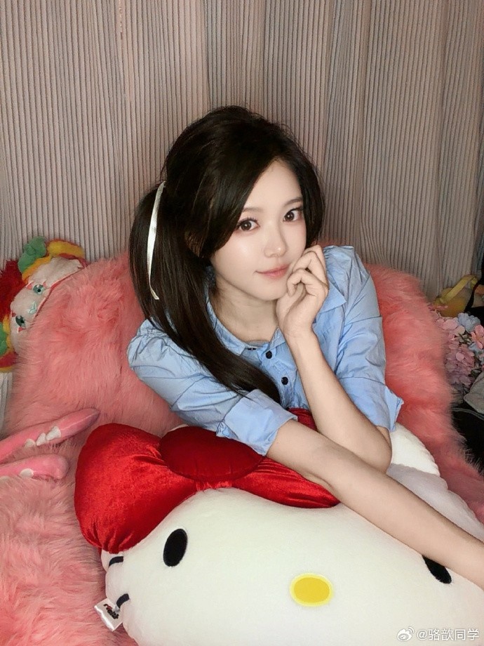 【QY球友会】主持人骆歆晒照：让我来相册选一下看看有没有520能发的图
