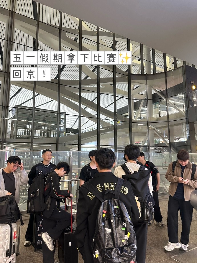 【QY球友会】JDG分享队员五月日常照片：好天气、纪念日、比赛都是时光机