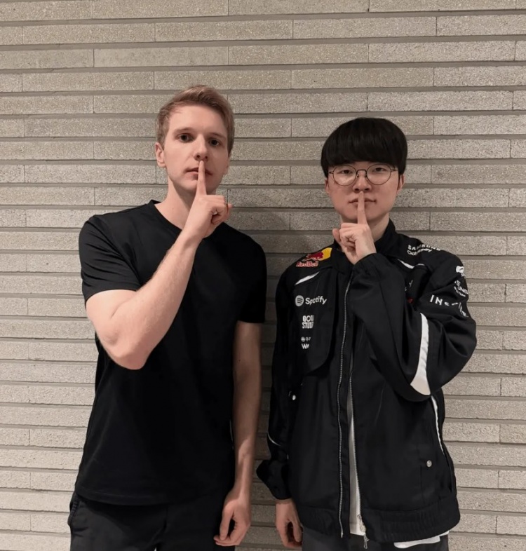 【QY球友会】Jankos发布和Faker合照：这是我来LCK解说最重要的原因