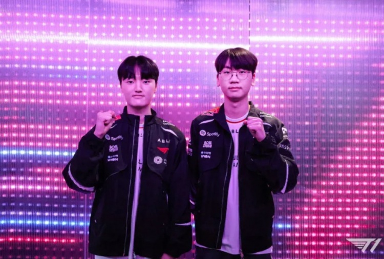【QY球友会】T1分享队员活动返图:和Peyz、Doran点亮LoLLY之夜