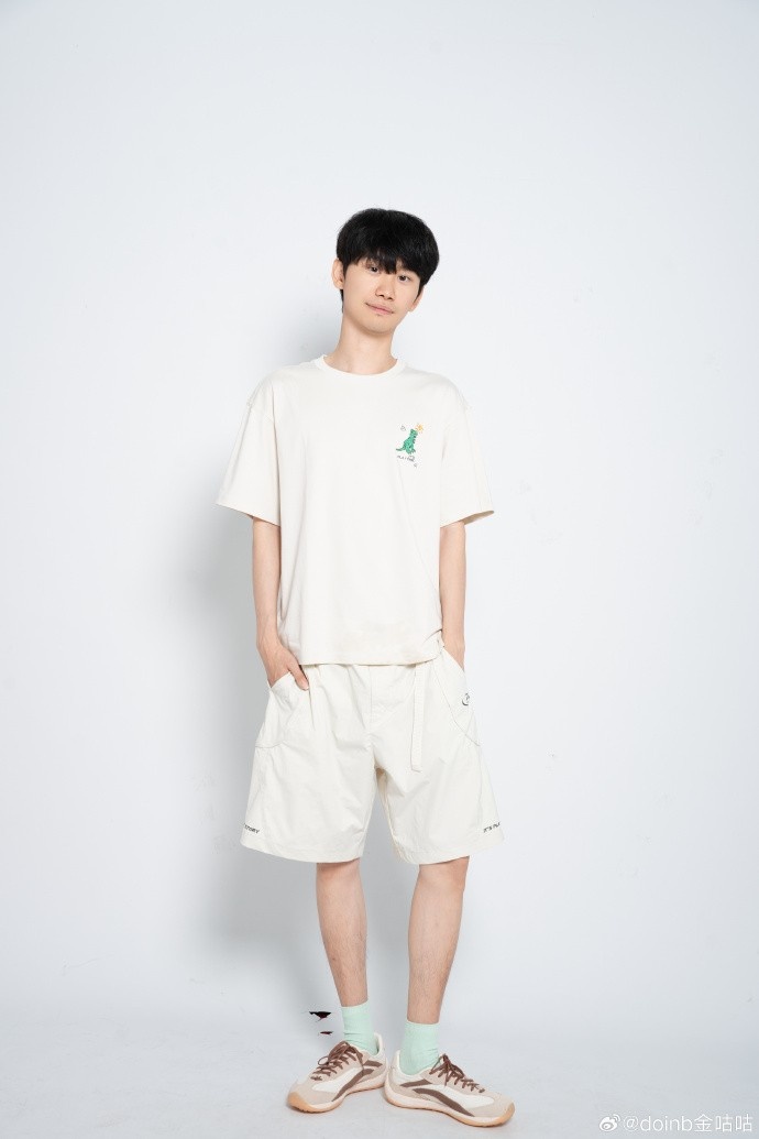 【QY球友会】doinb分享照片：穿新衣服拍了一组新照片 6月28号11点成都见！