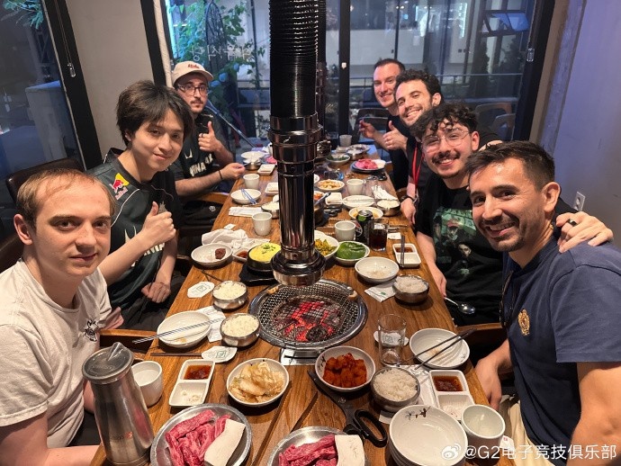 【QY球友会】G2晒选手聚餐照片：别担心，咱辅助在拍照📷