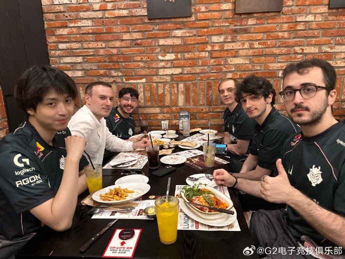 【QY球友会】G2晒选手聚餐照片：教练，我们真的在讨论夺冠策略 阿P能证明！