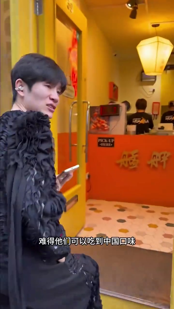 【QY球友会】阿布分享给EDG选手带美食视频：给大家带点好吃的