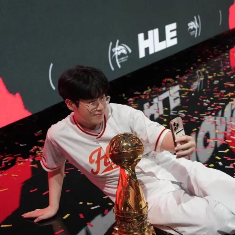 【QY球友会】HLE上单Zeus夺冠后更新个人社媒：GG