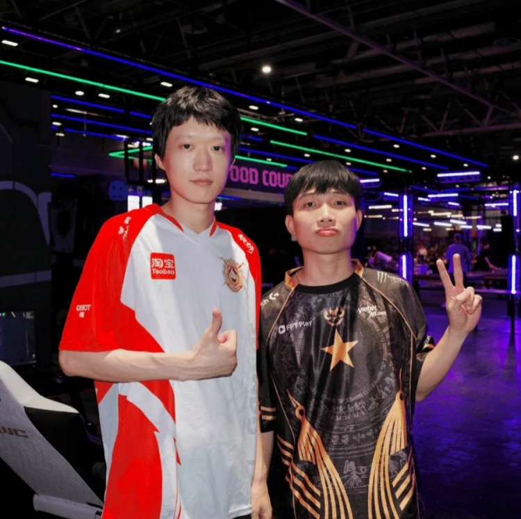 【QY球友会】GAM分享Artemis和Shanks同框照：两位队长的合影！