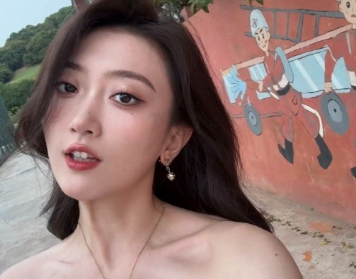 【QY球友会】无畏契约美女主持人维嘉:恭喜西班牙🇪🇸 晚安!! 