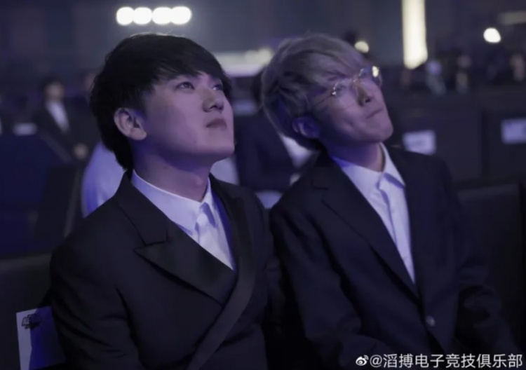 【QY球友会】齿轮开始转动！JackeyLove迎来自己TES生涯第10人次辅助