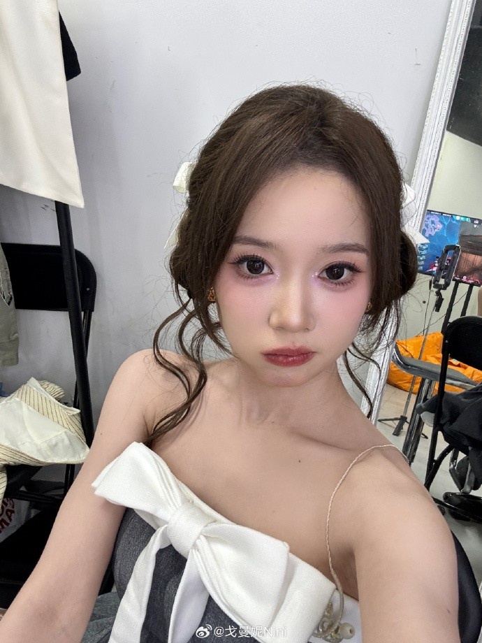 【QY球友会】主持戈曼妮晒照：妮的📔长沙真的太好吃了，一定要吃土豆泥拌粉