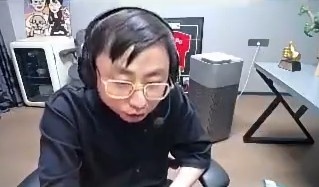【QY球友会】水晶哥:wenbo打完注册一个微博,来句:我才是世一上!
