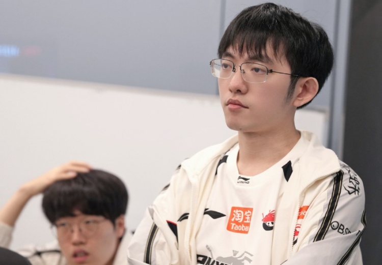 【QY球友会】回忆总想哭😭Mact:EWC时还跟圣枪说回去加油 他顿了一下