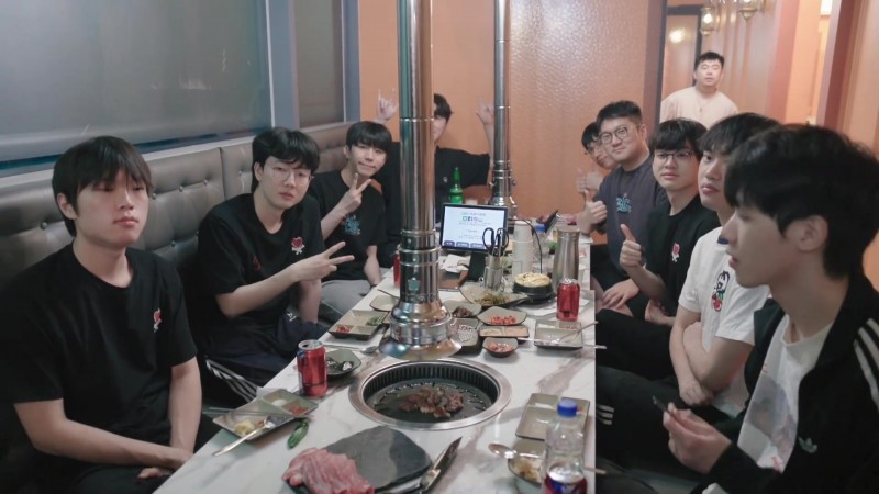 【QY球友会】先点菜吧！BLG吉祥物：聚餐时间到！一起干杯喵