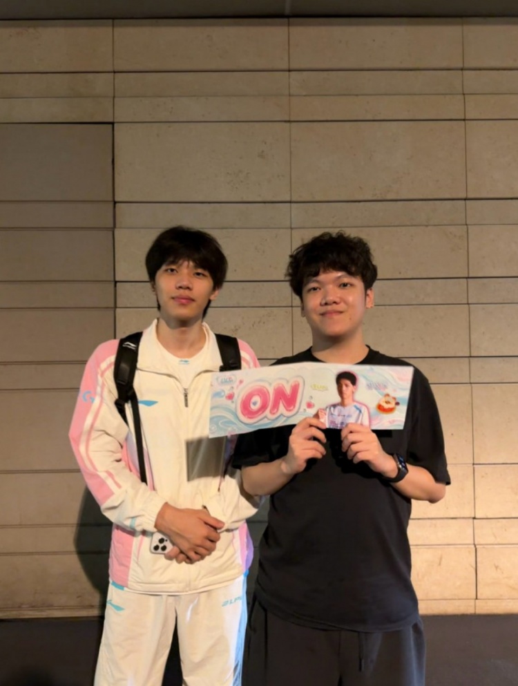 【QY球友会】线下督战!Angel晒与ON合照:ON好帅