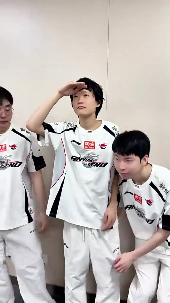 【QY球友会】AL发布选手整活视频：中国人能飞，飞到下一站西安！