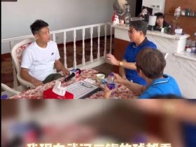 【QY球友会】徐根宝与武磊聊天：武汉三镇的球我都看 海港的后防线也不差