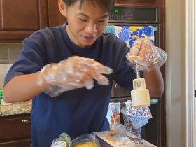 【QY球友会】颜值真高，王霜制作月饼：很满意第一次的成果，祝大家中秋快乐