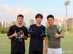 【QY球友会】歌手张颜齐晒与武磊、李圣龙踢球照：人生足球生涯达到巅峰