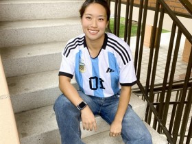 【QY球友会】支持梅西！唐佳丽身穿阿根廷10号球衣：有梦想谁都了不起