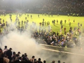 【QY球友会】印尼东爪哇体育场暴力事件已致129人死亡