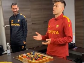 【QY球友会】庆祝30岁生日！罗马全队赛后送蛋糕，沙拉维：感谢这份礼物