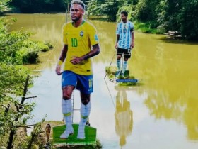 【QY球友会】整活继续！印度巴西球迷制作了更大的内马尔画像放梅西画像旁