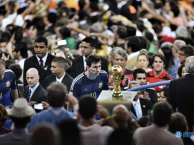 【QY球友会】【世界杯名场面】2014年世界杯，梅西凝视大力神杯