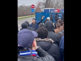 【QY球友会】忍不下去了！大批巴黎球迷今日集中在训练基地门前进行抗议